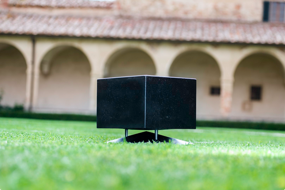 Cubino_MATT BLACK painted concrete body
ONLY INDOOR